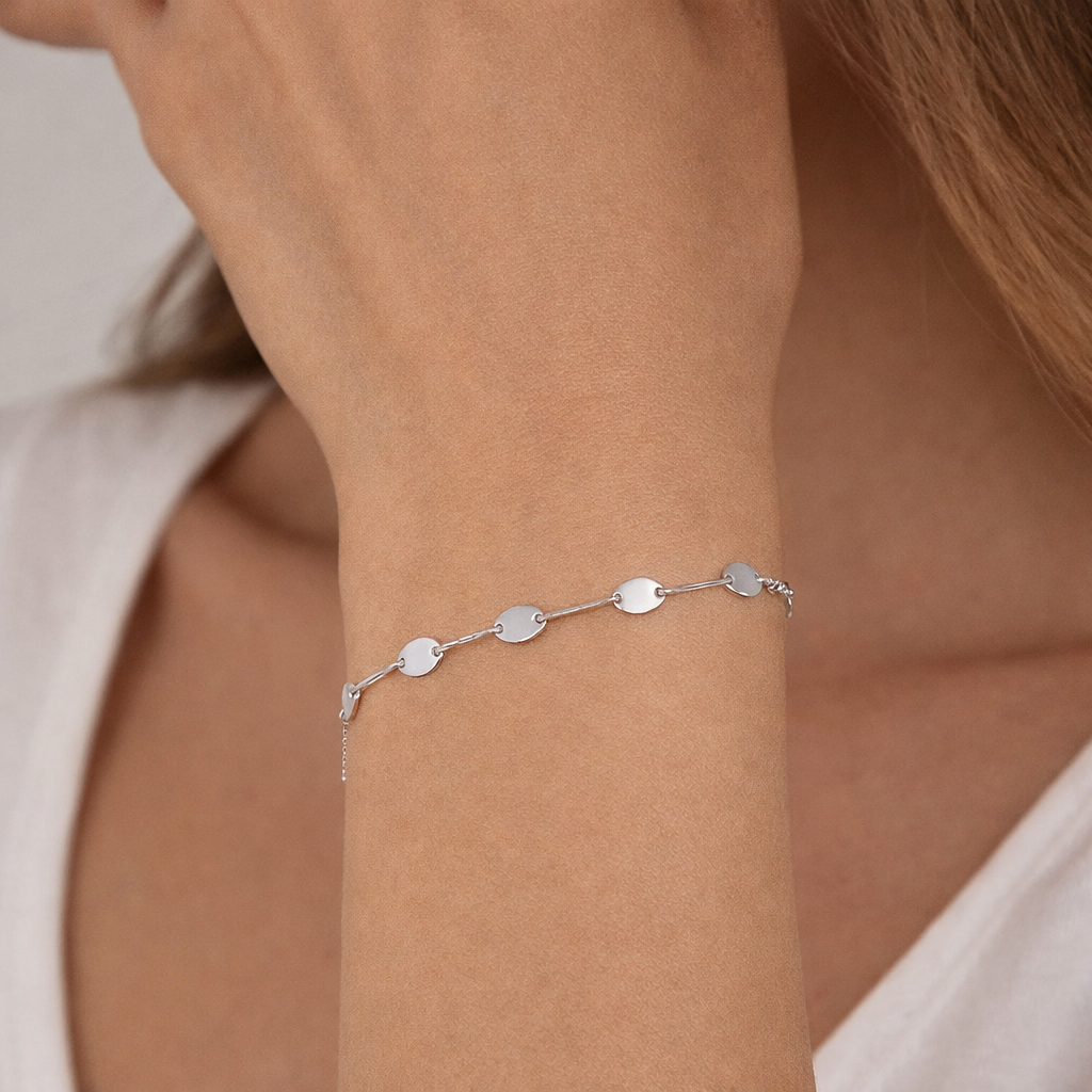 Sterling silver with rhodium, oval disc bracelet, 4mm width, 7″ + 0.5″ extension